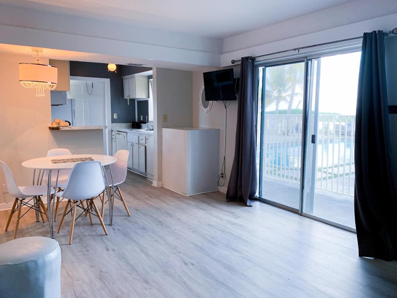 Coral Tides Resort ポンパノビーチ エクステリア 写真