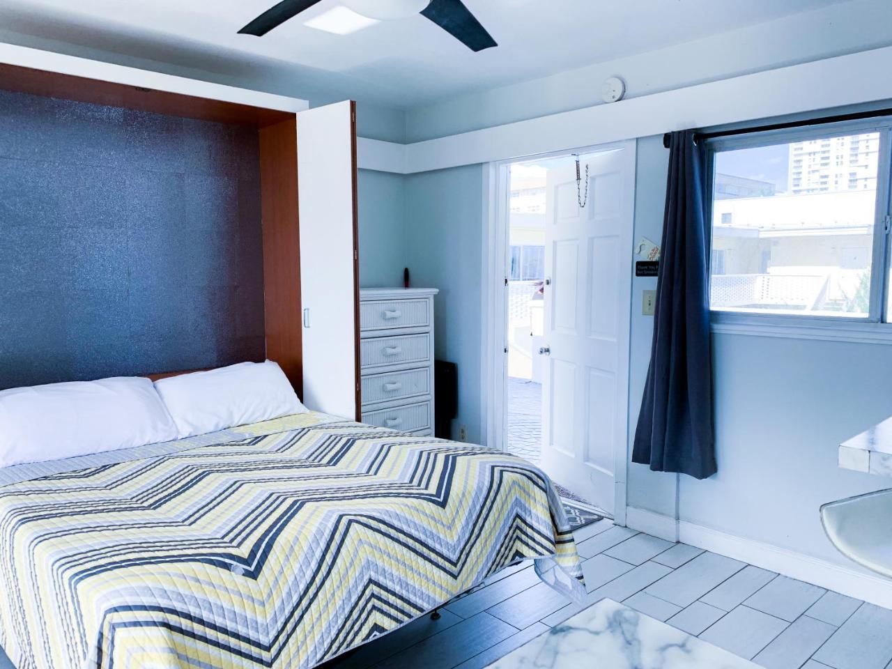 Coral Tides Resort ポンパノビーチ エクステリア 写真